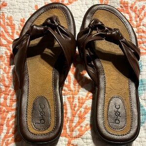 Never worn BOC SANDALS Size 9 color brown.